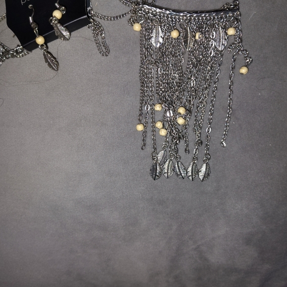 Jewelry Set - Picture 2 of 4